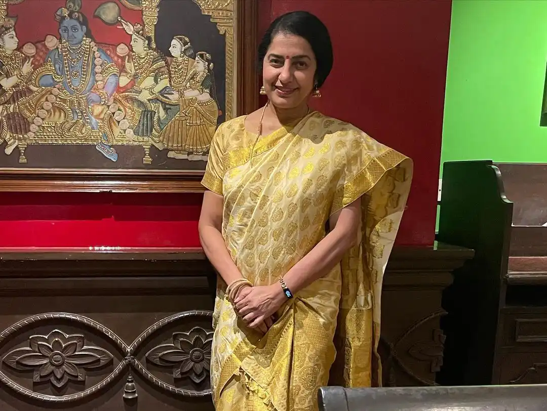 Suhasini Maniratnam celebrating tamil new year Puthandu along with Kushboo