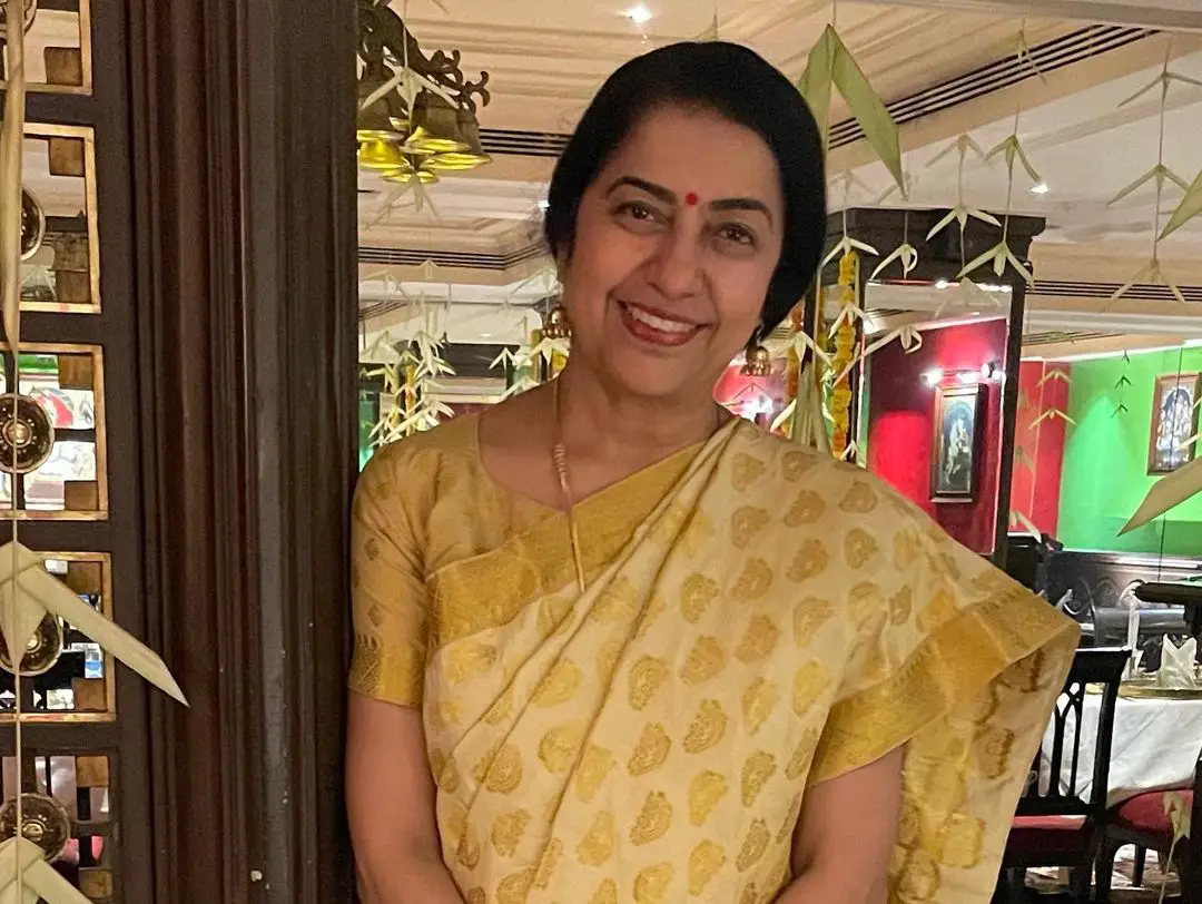 Suhasini Maniratnam celebrating tamil new year Puthandu along with Kushboo