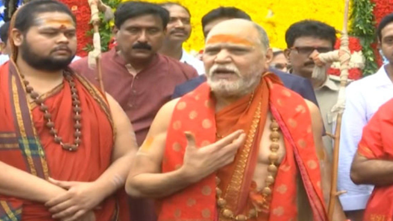 Simhachalam: దేవాలయం ప్రతిష్ట మంటగలిపారు.. సింహాచలం చందనోత్సవ ఏర్పాట్లపై స్వరూప నదేంద్ర సరస్వతి ఆగ్రహం