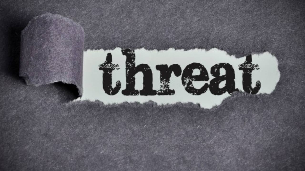 Delhi School : ఢిల్లీలో స్కూల్ కు బాంబు బెదిరింపులు