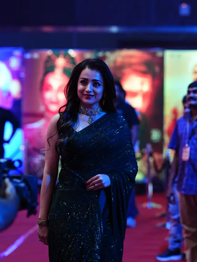 Trisha Krishnan Mesmerizing Looks in Black Saree