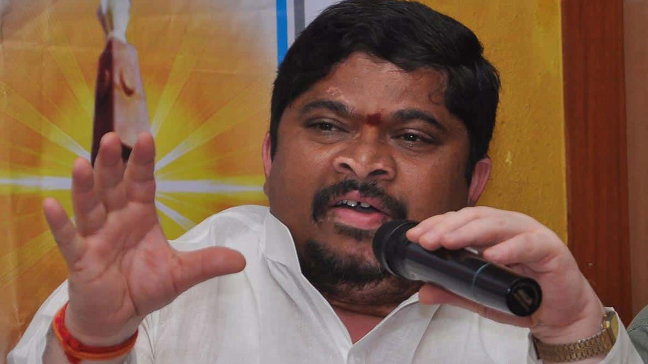 Telangana Politics: బెంగాల్ తరహా రాజకీయాలు చేస్తున్న బీజేపీ, బీఆర్ఎస్.. పొన్నం ప్రభాకర్