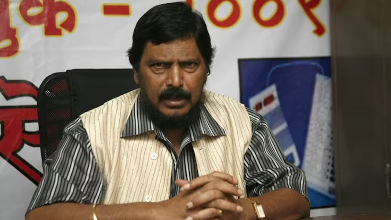 Maharashtra Politics: మహాలో పెరిగిన ముఖ్యమంత్రి అభ్యర్థులు.. ఒక్క ఎమ్మెల్యే లేకపోయినా సీఎం అవుతానంటున్న కేంద్రమంత్రి అథవాలె