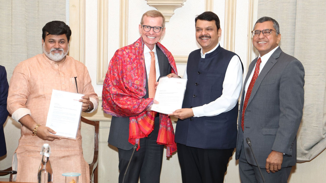 Maharashtra: మహారాష్ట్రలో ఎక్సాన్ మొబిల్ రూ.900 కోట్ల పెట్టుబడులు.. డిప్యూటీ సీఎం దేవేంద్ర ఫడ్నవీస్‭తో ఒప్పందం