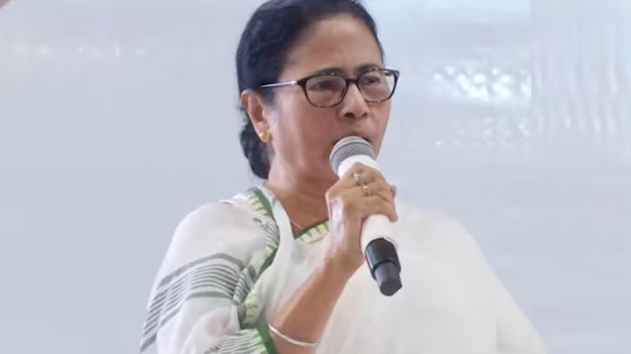 Mamata Banerjee: బెంగాల్‭లో అల్లర్లకు బిహార్ గూండాల్ని తెచ్చిన బీజేపీ.. మమత సంచలన ఆరోపణలు