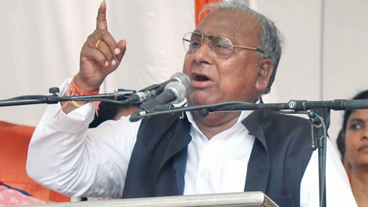 V.Hanumantha Rao: కర్ణాటకలో హామీల అమలు.. ప్రియాంక గాంధీ తెలంగాణలో ప్రచారం చేస్తే ఆ ప్రభావం..: వీహెచ్
