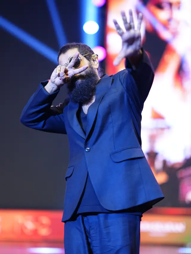 Vikram Stylish looks in Ponniyin Selvan 2 Pre Release Event at Hyderabad