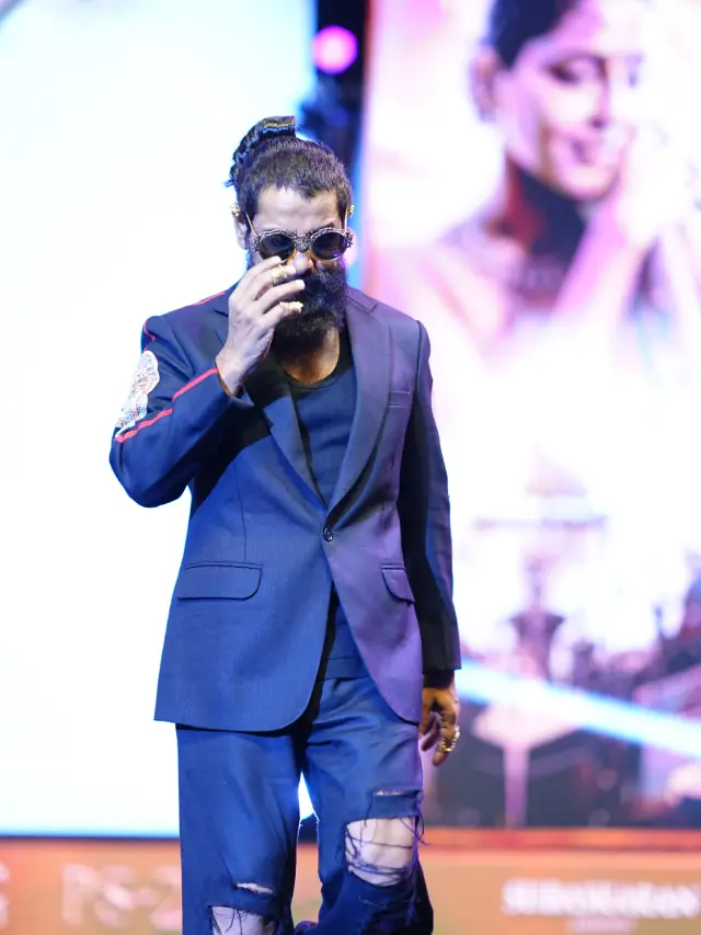 Vikram Stylish looks in Ponniyin Selvan 2 Pre Release Event at Hyderabad