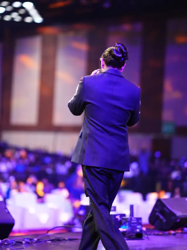 Vikram Stylish looks in Ponniyin Selvan 2 Pre Release Event at Hyderabad