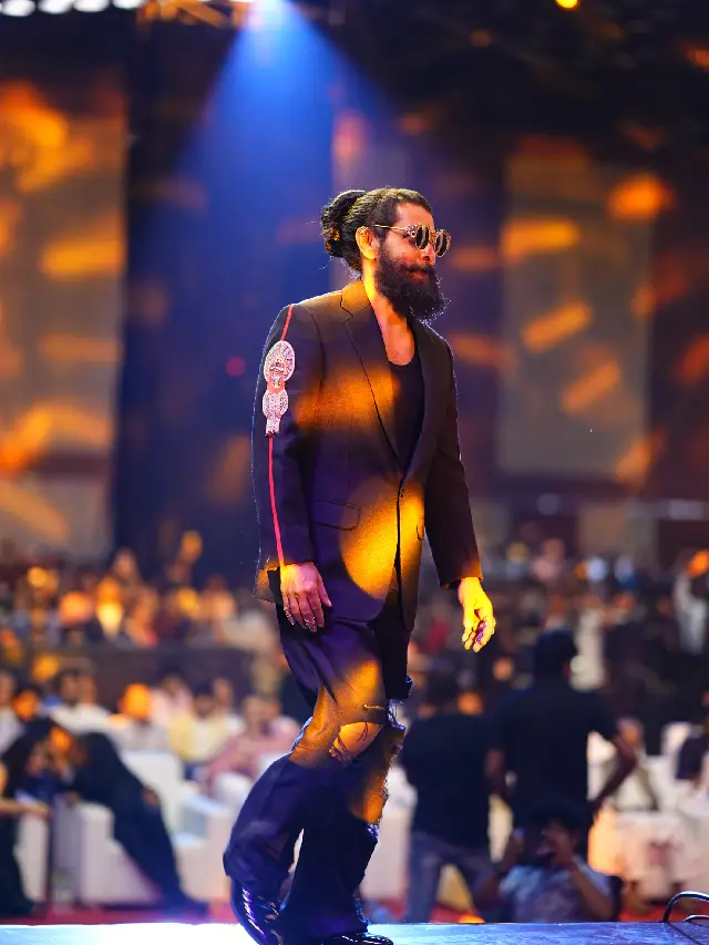 Vikram Stylish looks in Ponniyin Selvan 2 Pre Release Event at Hyderabad