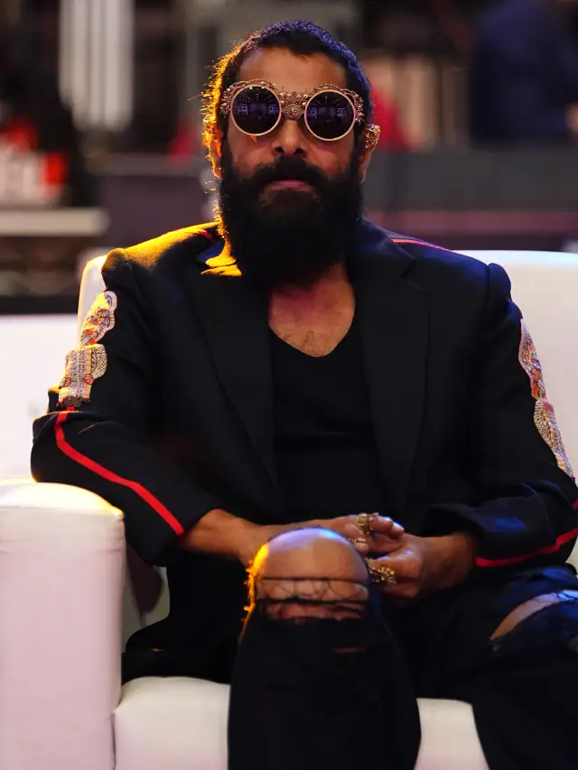 Vikram Stylish looks in Ponniyin Selvan 2 Pre Release Event at Hyderabad