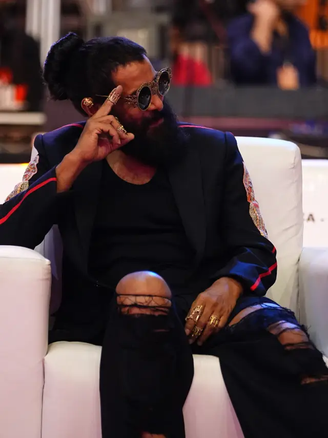 Vikram Stylish looks in Ponniyin Selvan 2 Pre Release Event at Hyderabad