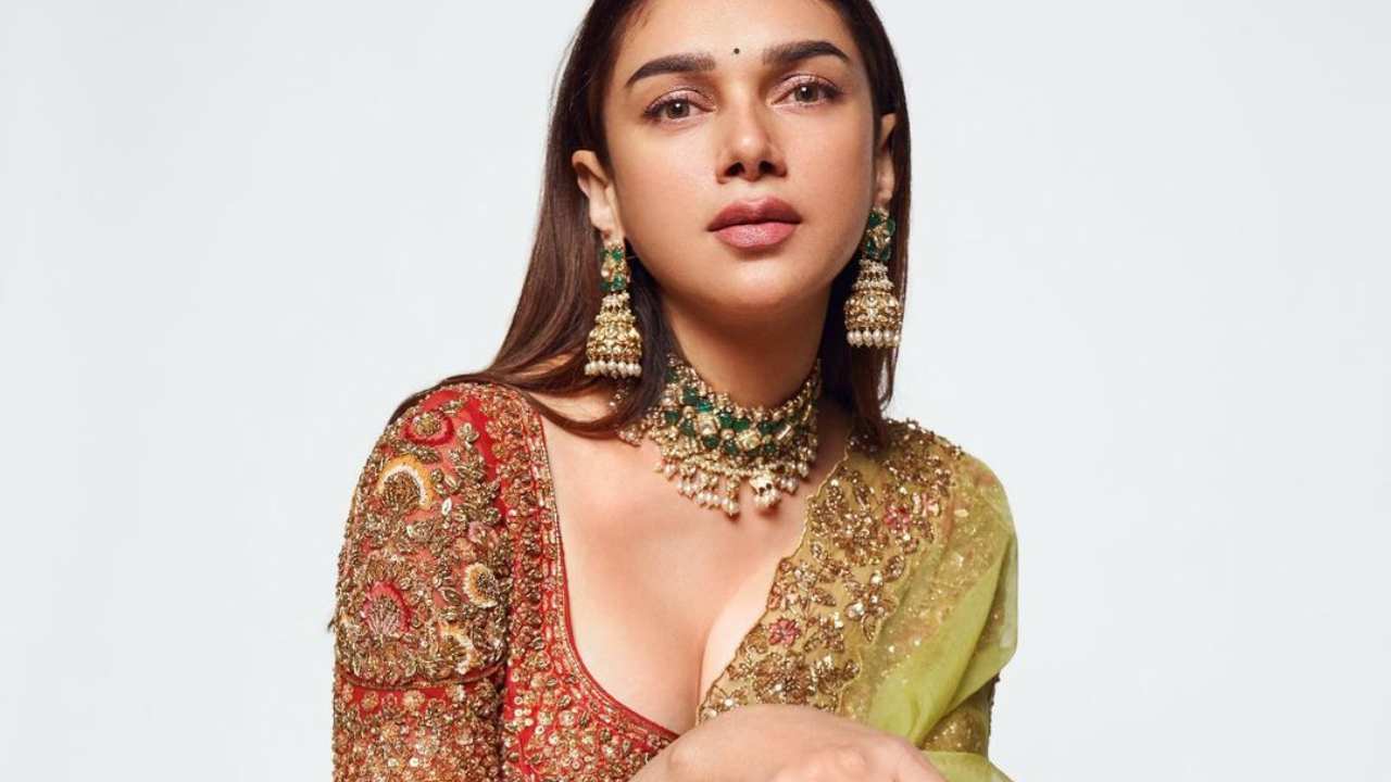 Aditi Rao Hydari : హిందీ వర్సెస్ సౌత్.. పనికిమాలిన చర్చలు అంటున్న అదితి..