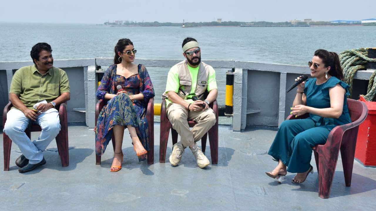 Agent Movie Promotions : కాకినాడ పోర్టులో సముద్ర తీరాన ఏజెంట్ స్పెషల్ ఇంటర్వ్యూ..