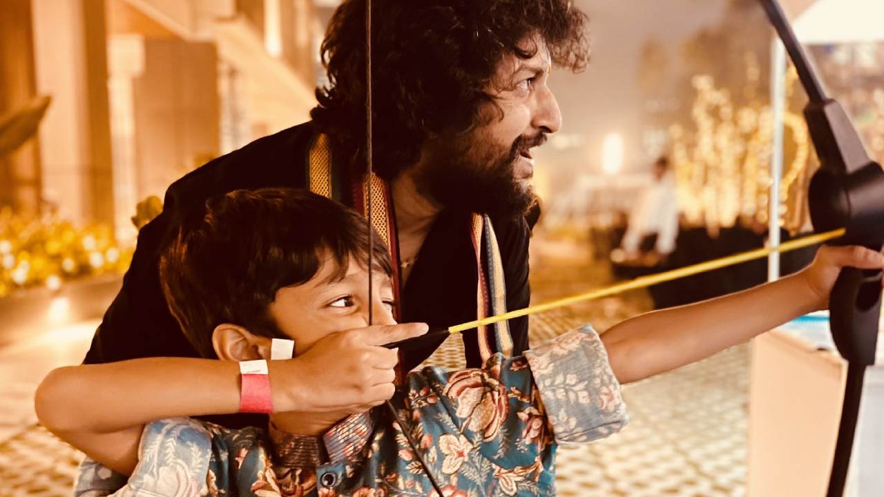 Nani : థియేటర్స్ లో పేపర్లు విసిరేస్తుంటే.. పేపర్లు వేస్ట్ చేస్తున్నారు అన్నాడు నా కొడుకు