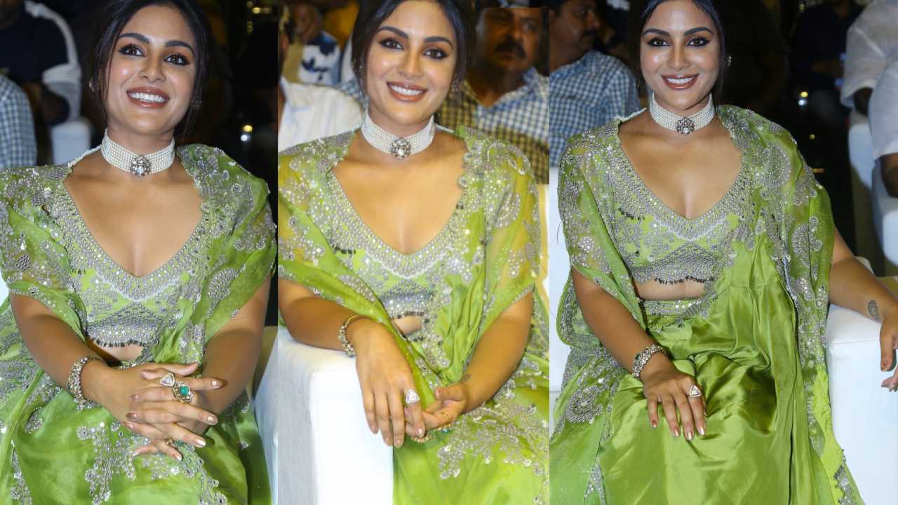 Samyukatha Menon : విరూపాక్ష ప్రీ రిలీజ్ ఈవెంట్లో ట్రెడిషినల్‌గా అందాలు ఆరబోసిన సంయుక్త మీనన్..