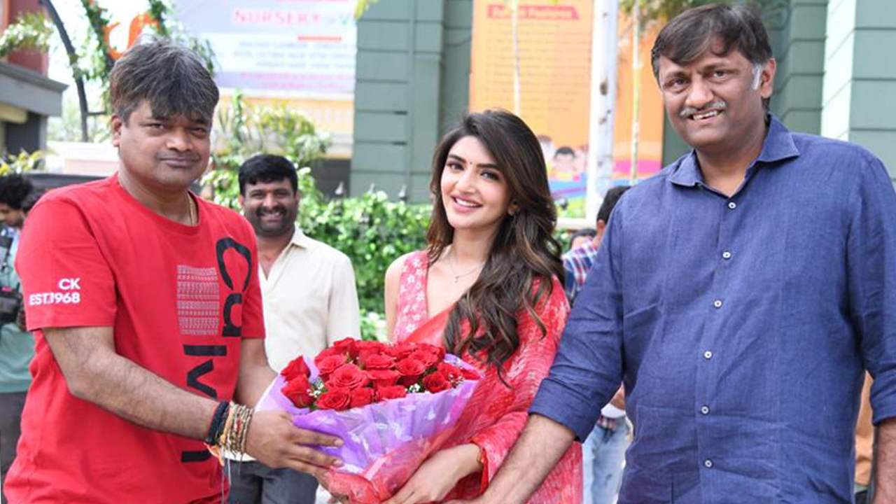 Sreeleela : ఇక అఫీషియల్.. పవన్ సరసన యంగ్ బ్యూటీ శ్రీలీల.. శరవేగంగా ఉస్తాద్ షూట్..