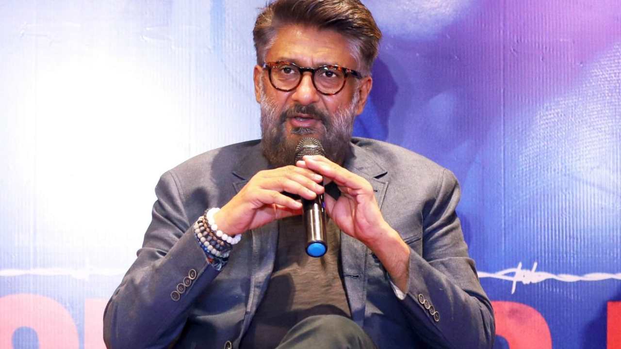 Vivek Ranjan Agnihotri : దసరా సినిమాతో పోలుస్తూ.. మరోసారి బాలీవుడ్ పై సంచలన వ్యాఖ్యలు చేసిన కశ్మీర్ ఫైల్స్ డైరెక్టర్