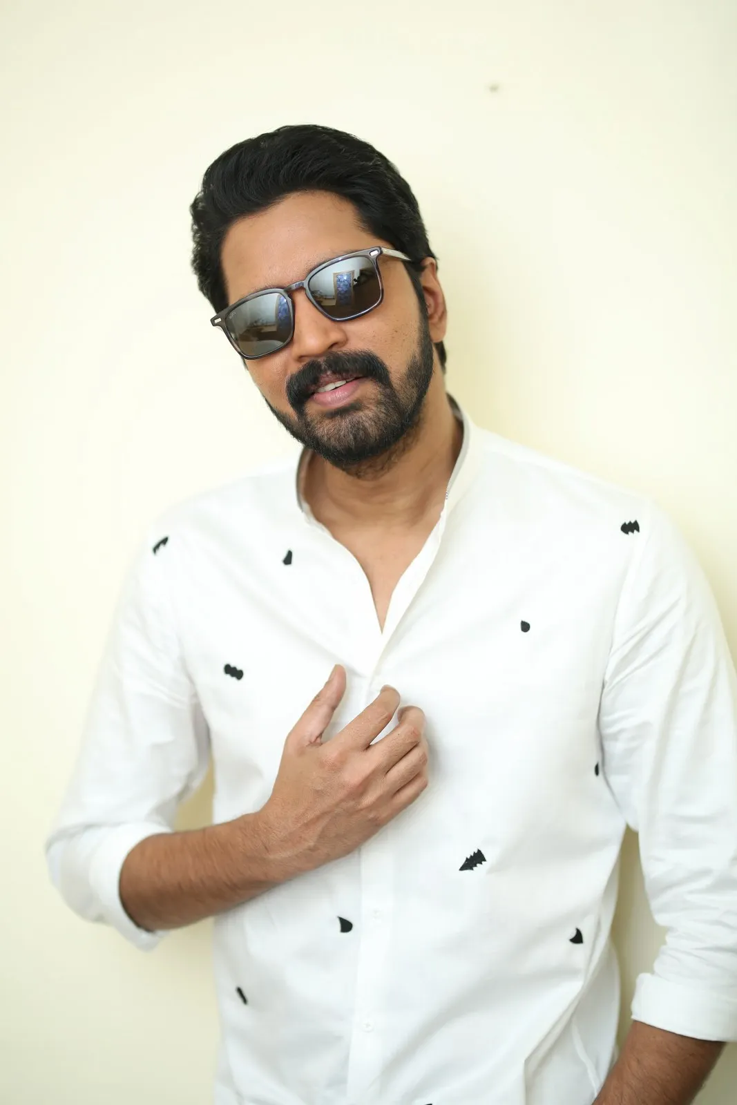 Allari Naresh class looks at ugram movie promotions