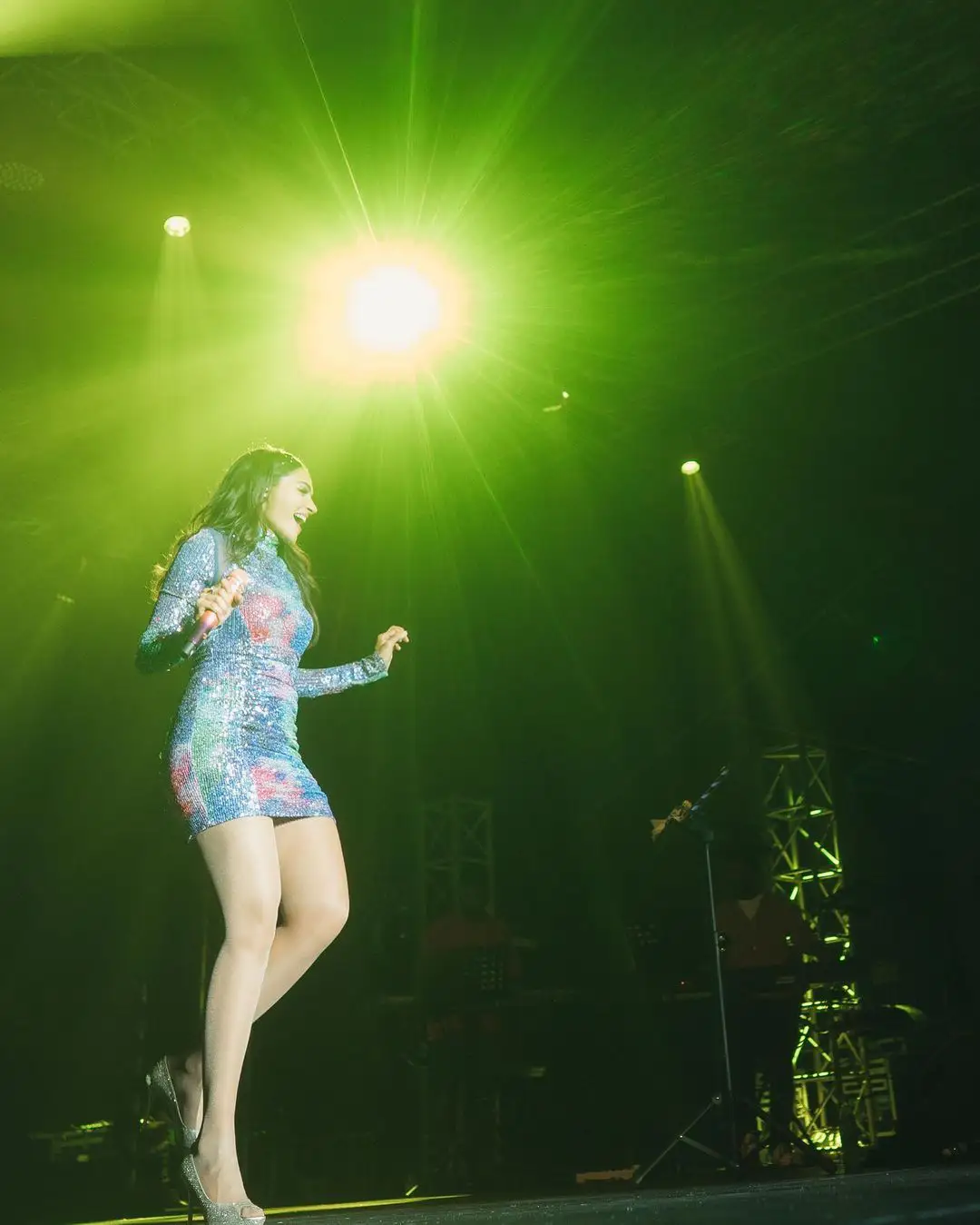 Andrea Jeremiah singing on Stage at Malaysia