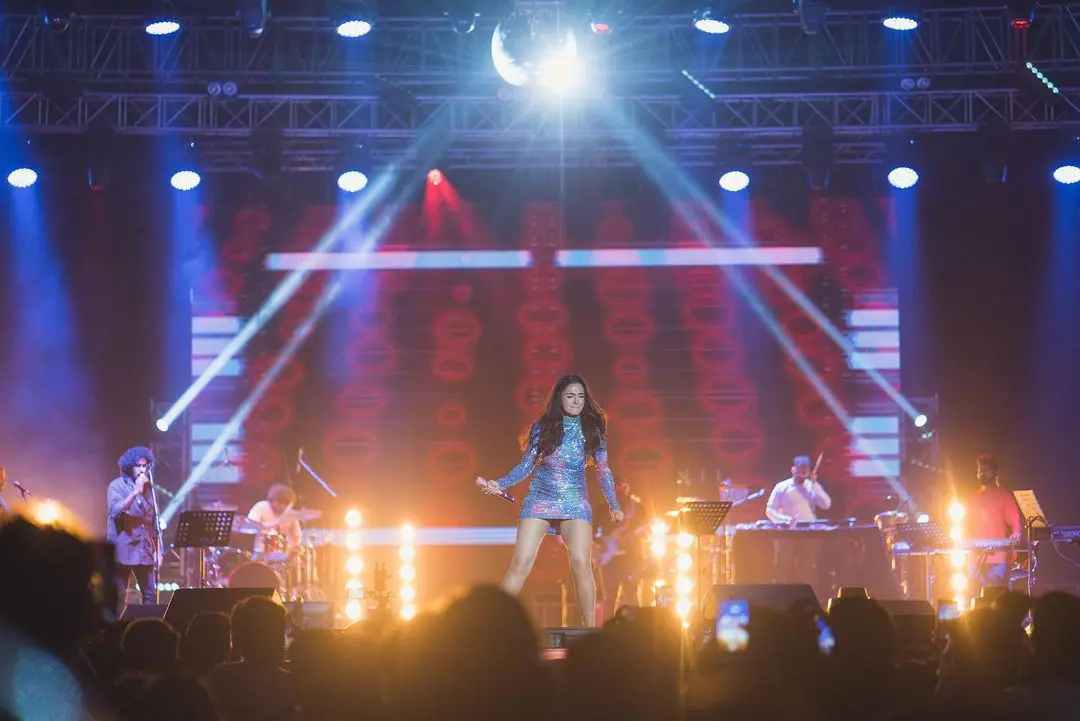 Andrea Jeremiah singing on Stage at Malaysia