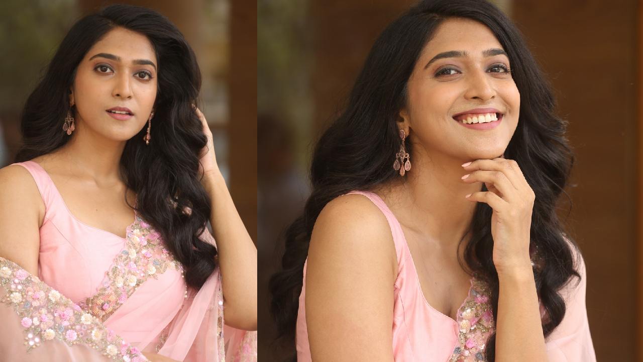 Apoorva Rao : హ్యాపీ ఎండింగ్‌లో అపూర్వ రావు చీర అందాలు..