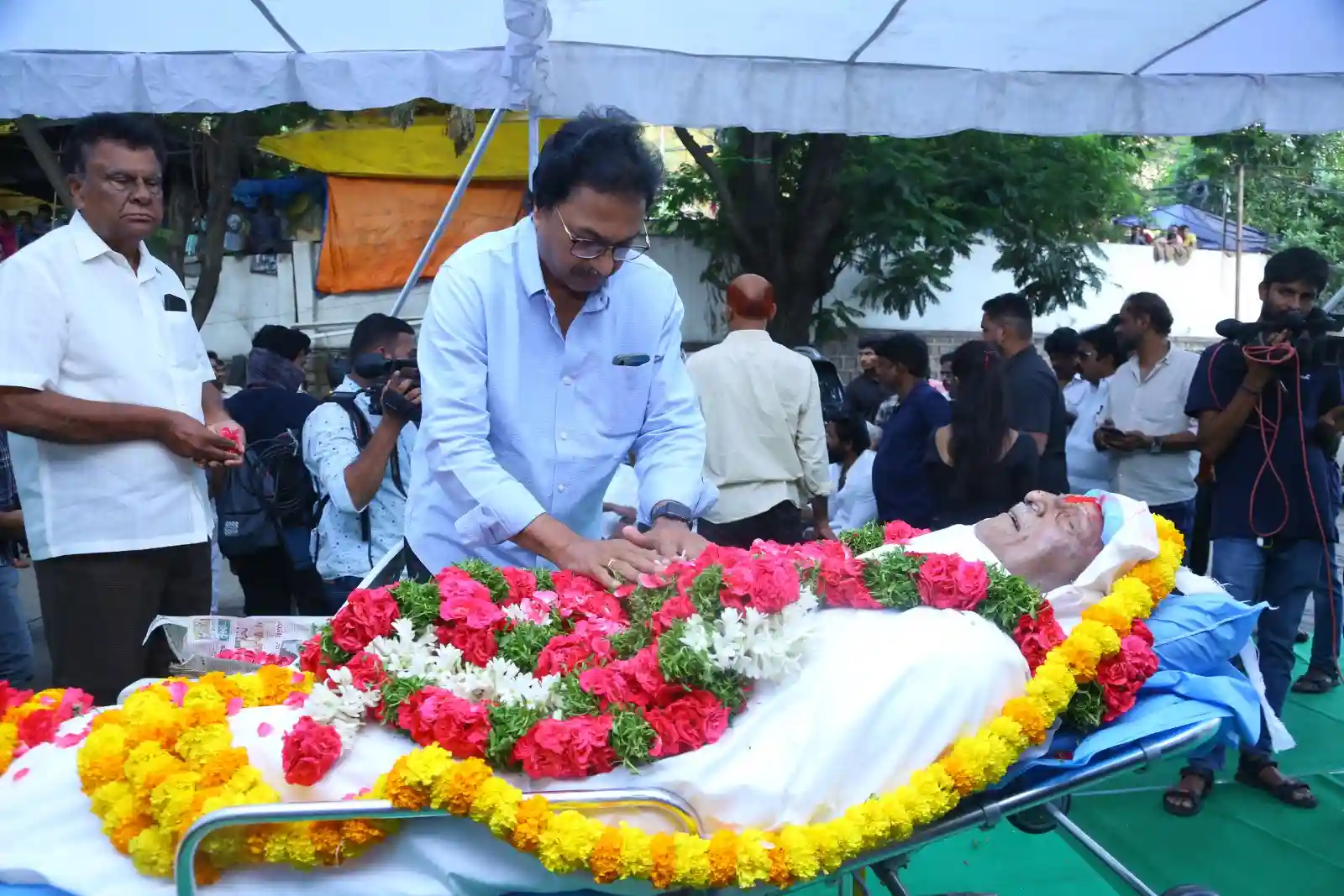 Celebrities paid tribute to Sarath Babu