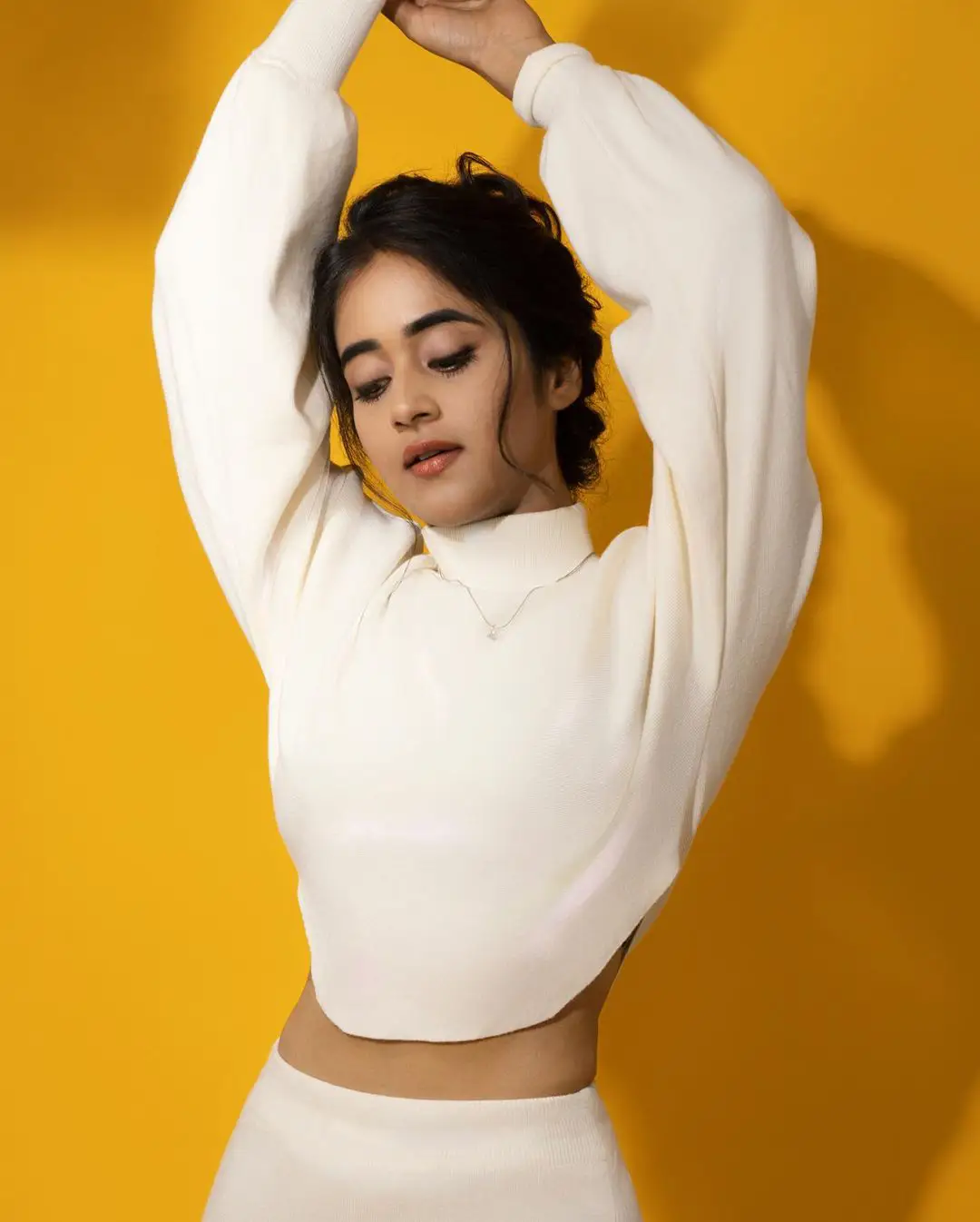 Deepthi Sunaina photo shoot in Short Skirt