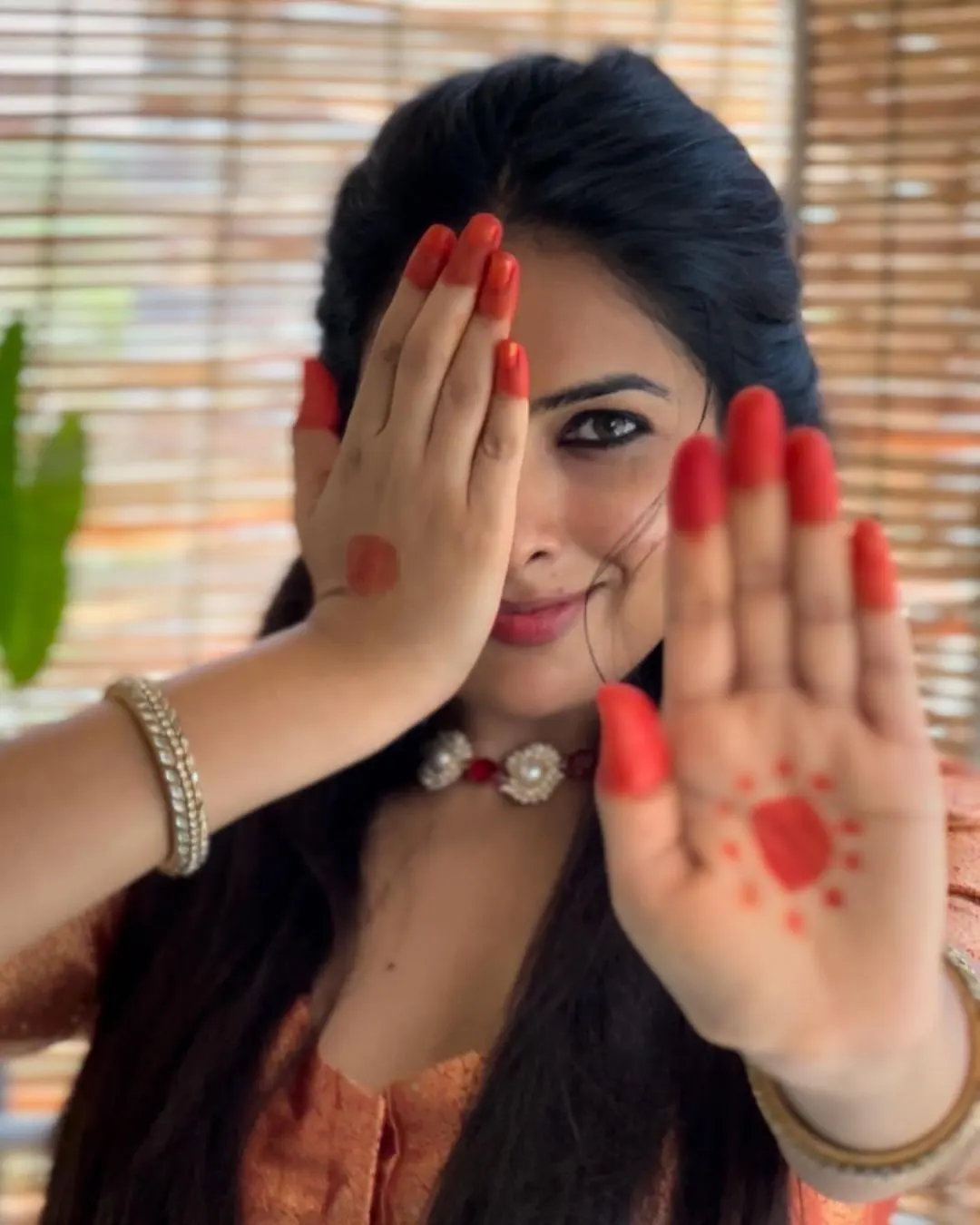 Divi Vadthya sizzling photos in Traditional attire