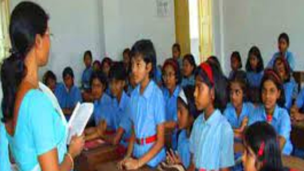 Dress Code : ప్రభుత్వ ఉపాధ్యాయులకు డ్రెస్ కోడ్.. పాటించకపోతే క్రమశిక్షణా చర్యలు