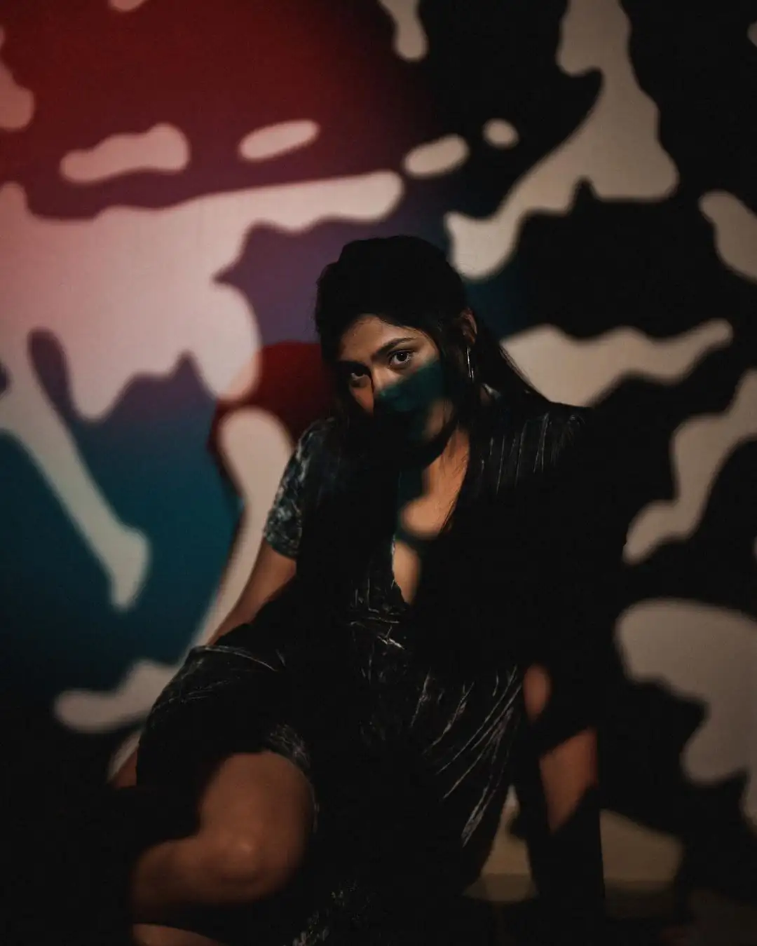 Faria Abdullah shines in Dark Mode