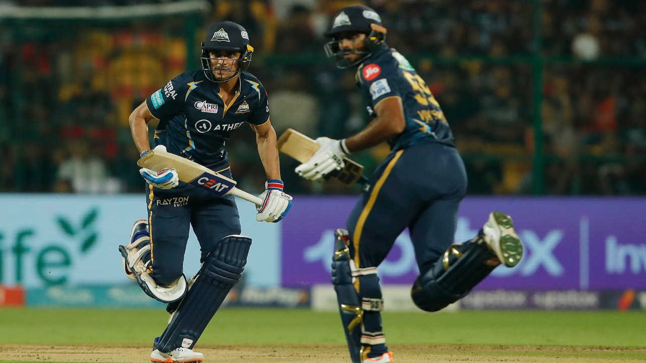 RCB vs GT: బెంగ‌ళూరుకు షాకిచ్చిన శుభ్‌మ‌న్‌ గిల్‌.. ఆర్‌సీబీ ఇంటికి.. ప్లే ఆఫ్స్‌కు ముంబై