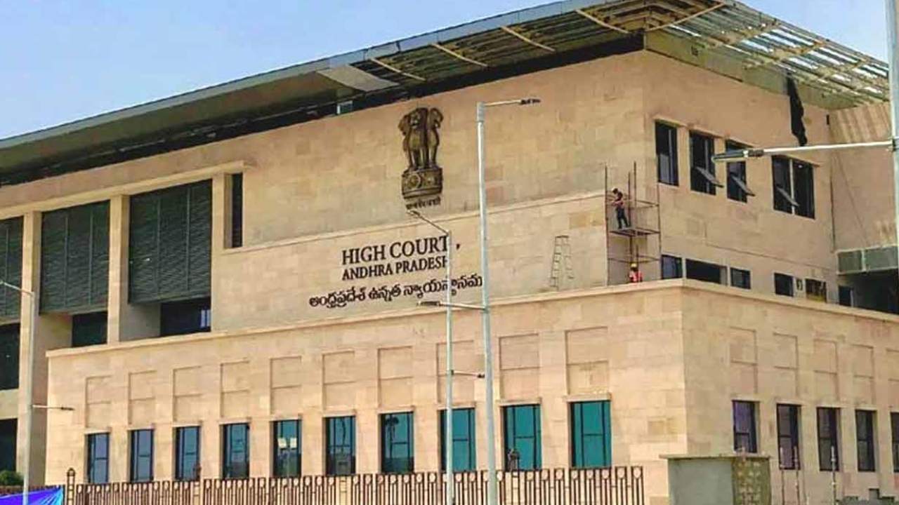 High Court : ఏపీఎస్ఆర్టీసీ ఎండీతోపాటు మరో నలుగురు అధికారులకు జైలు శిక్ష