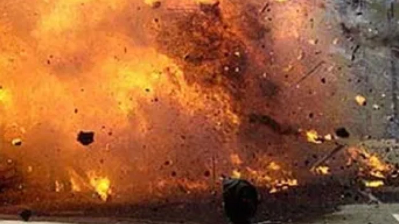 Hyderabad Explosion :హైదరాబాద్ మణికొండలో భారీ పేలుడు