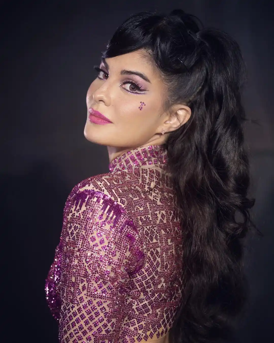 Jacqueline Fernandez Dancing in a Event