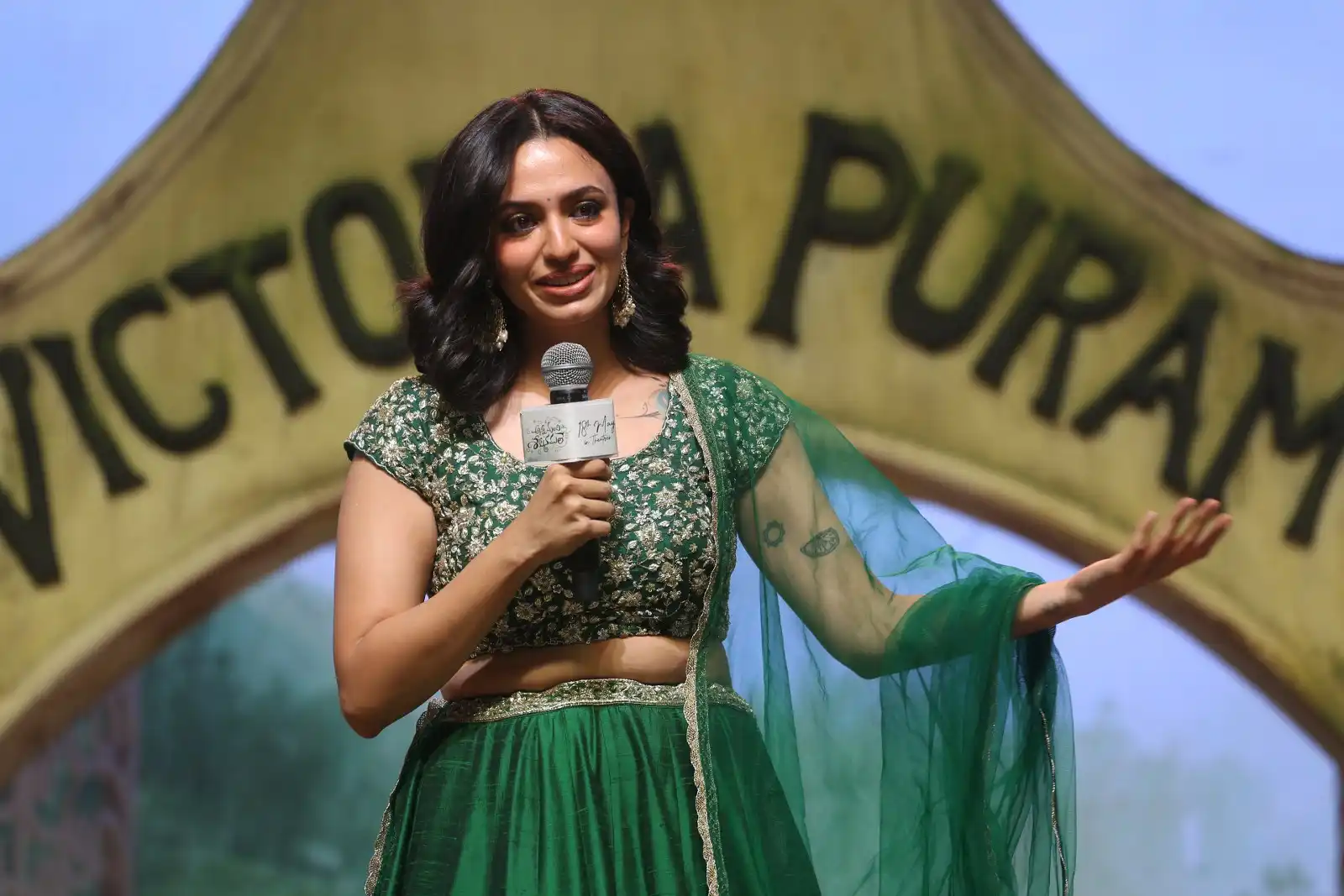 Malvika Nair shines in Anni Manchi Shakunamule Pre Release Event