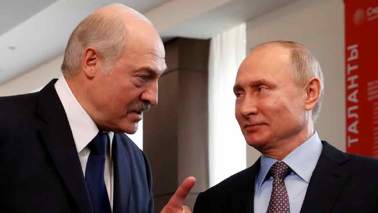 Alexander Lukashenko: విష ప్రయోగం..? రష్యా అధ్యక్షుడితో రహస్యంగా సమావేశమైన బెలారస్ అధ్యక్షుడికి తీవ్ర అస్వస్థత