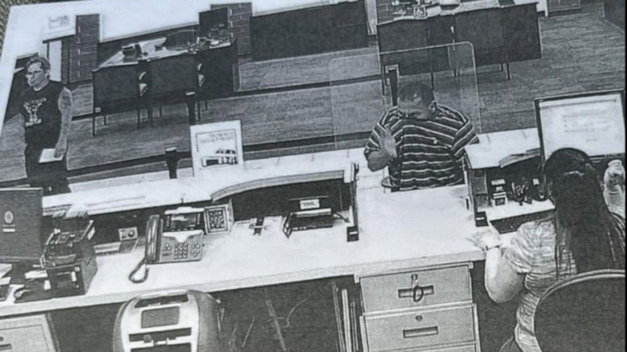 California : ఒక్క హగ్ బ్యాంక్ దోపిడి ఆపేసింది