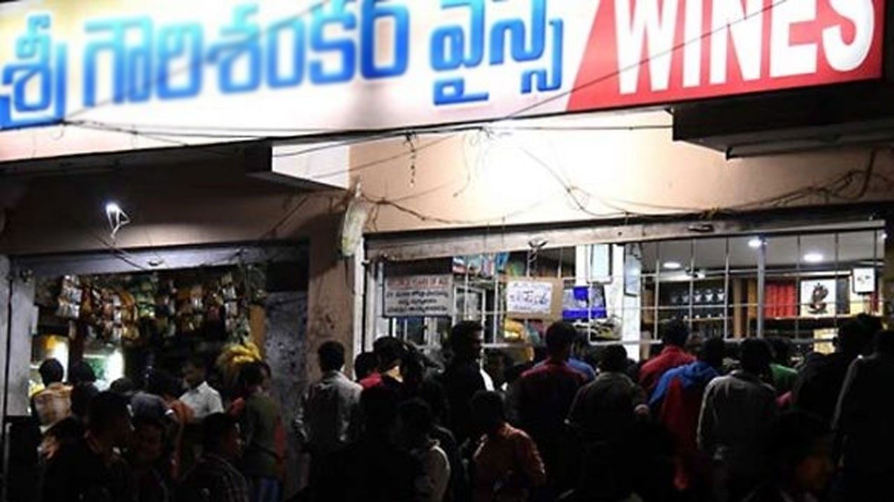 Liquor Price Drop: మద్యం ప్రియులకు గుడ్ న్యూస్.. భారీగా ధరలు తగ్గాయ్