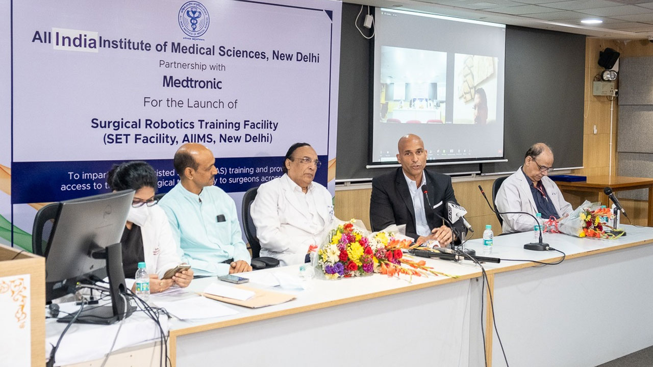 AIIMS: ఢిల్లీ ఎయిమ్స్‭లో కొత్త టెక్నాలజీ.. తొందరలో సర్జికల్ రోబోటిక్స్ శిక్షణ కేంద్రం