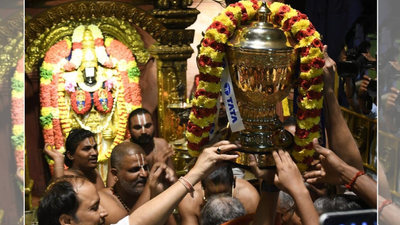 IPL 2023: వేంకటేశ్వర స్వామి ఆలయంలో ఐపీఎల్ ట్రోపీకి సీఎస్‌కే యాజమాన్యం పూజలు.. ఫొటోలు వైరల్