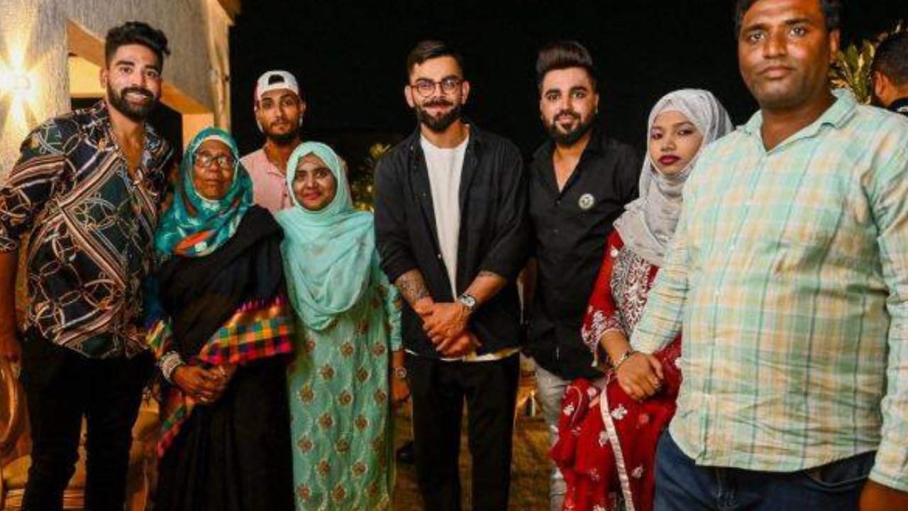 IPL 2023: మహ్మద్ సిరాజ్ ఇంట్లో విరాట్ కోహ్లీ, ఆర్సీబీ టీం ప్లేయర్లు సందడి.. ఫొటోలు, వీడియో వైరల్