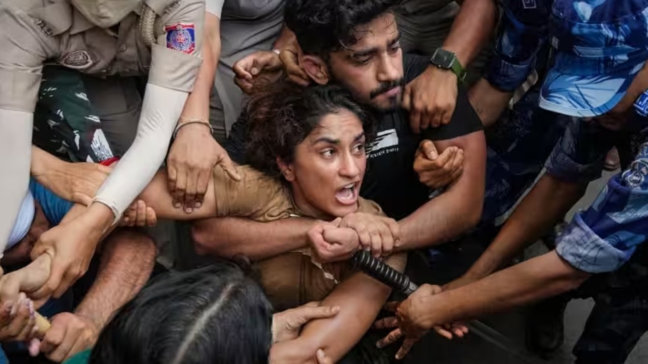 Wrestlers Protest: రెజ్లర్లకు షాకిచ్చిన పోలీసులు.. జంతర్ మంతర్ వద్ద నిరసనకు ఇక నో ఫర్మిషన్ ..