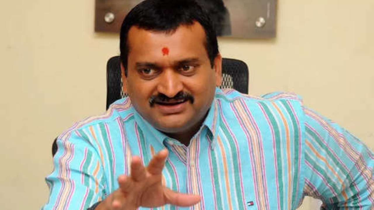 Bandla Ganesh : ఎన్టీఆర్‌ కూడా నా దేవరనే.. దేవర టైటిల్ వివాదం.. బండ్లగణేష్ ని ట్రోల్ చేస్తున్న మెగా ఫ్యాన్స్..