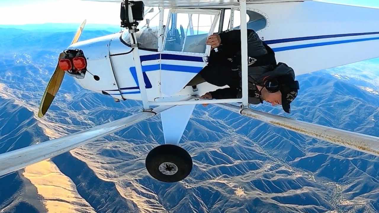 YouTuber : వ్యూస్ కోసం ఏకంగా విమానాన్నే కూల్చిన యూట్యూబర్.. 20 ఏళ్ల జైలు శిక్ష పడే అవకాశం