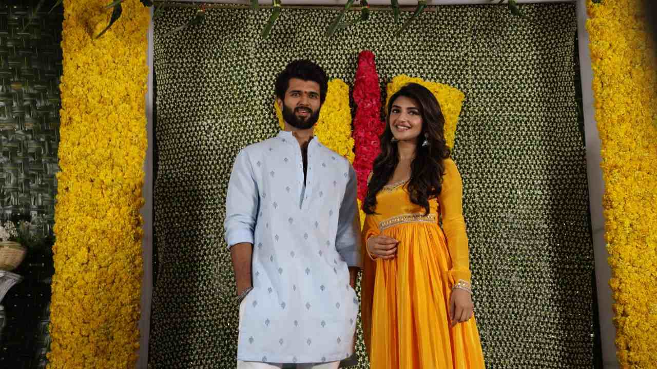 Vijay Devarakonda : సడెన్ గా కొత్త సినిమా ఓపెనింగ్ చేసి ఆశ్చర్యపరిచిన రౌడీ హీరో.. ఈసారి శ్రీలీలతో..