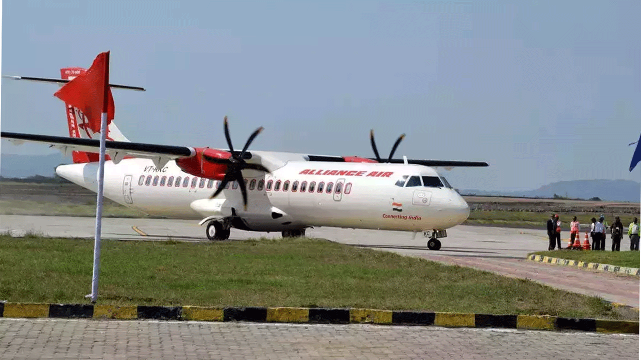 Flight Takes Off With Open Fuel Tank: ఇంధన ట్యాంకు తెరచి ఉండగానే విమానం టేకాఫ్.. డీజీసీఏ విచారణ