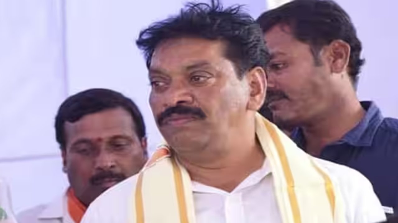 IT Raids : బీఆర్ఎస్ ఎమ్మెల్యే ఇల్లు, కార్యాలయాల్లో ఐటీ అధికారుల సోదాలు