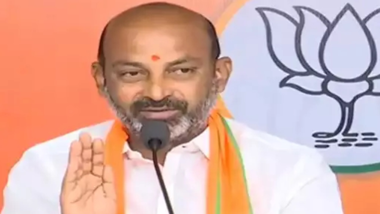 Bandi Sanjay : బీఆర్ఎస్ ను ధైర్యంగా ఎదుర్కొనే పార్టీ బీజేపీనే : బండి సంజయ్