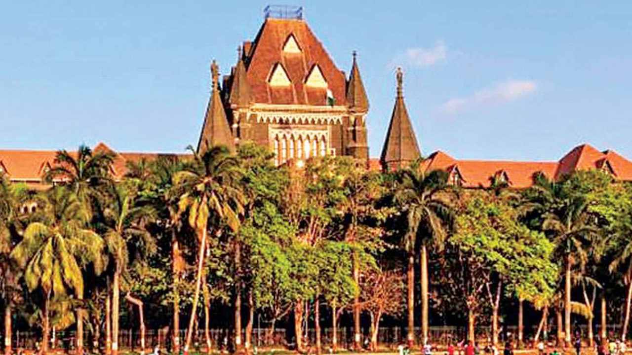 Bombay High Court : మోసపూరిత ఖాతాల ప్రకటనపై బ్యాంకర్లకు ఎదురుదెబ్బ.. ఆర్బీఐ మాస్టర్ సర్క్యూలర్లపై బాంబే హైకోర్టు స్టే